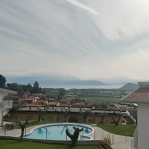 https://bilocale-in-residence-vista-lago-con-piscina.it-lombardy.com